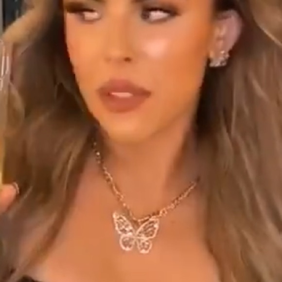 BNWT Sparkly Butterfly necklace and earring set - Picture 4 of 4